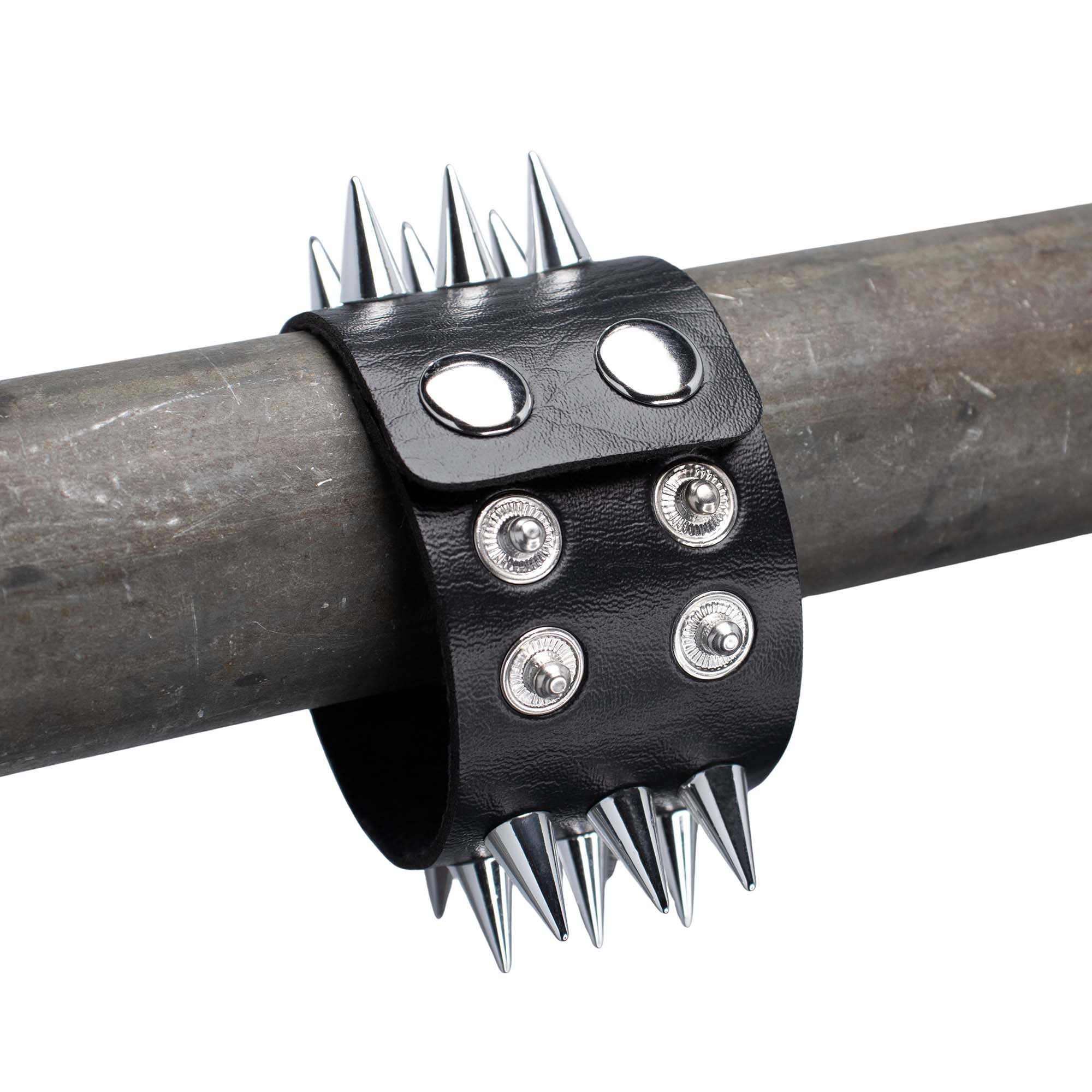 armband leer met spikes achterkant