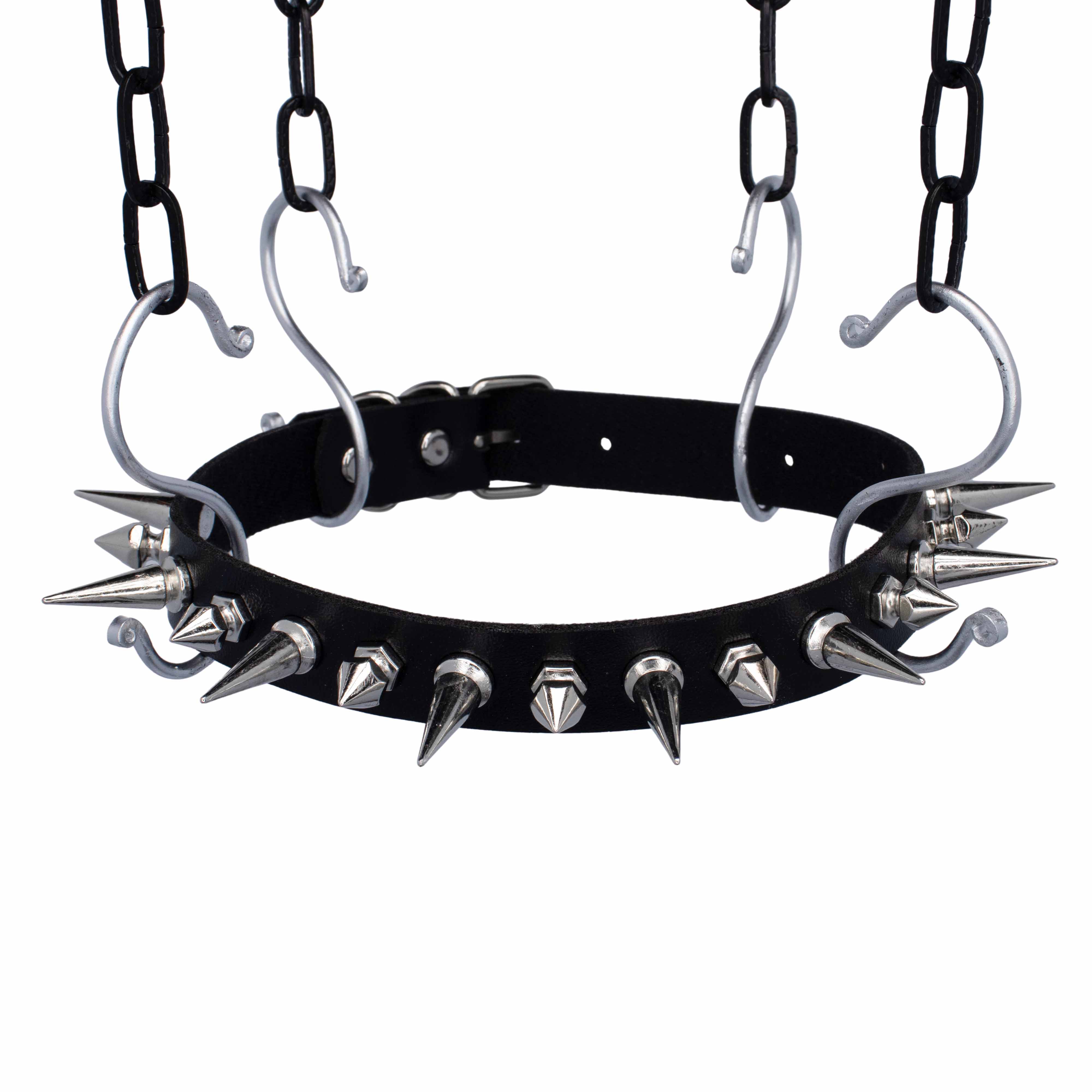 Choker 'spikes' van RARE RAVERS. Zwart PU-leer met zilveren details. Bovenzijde