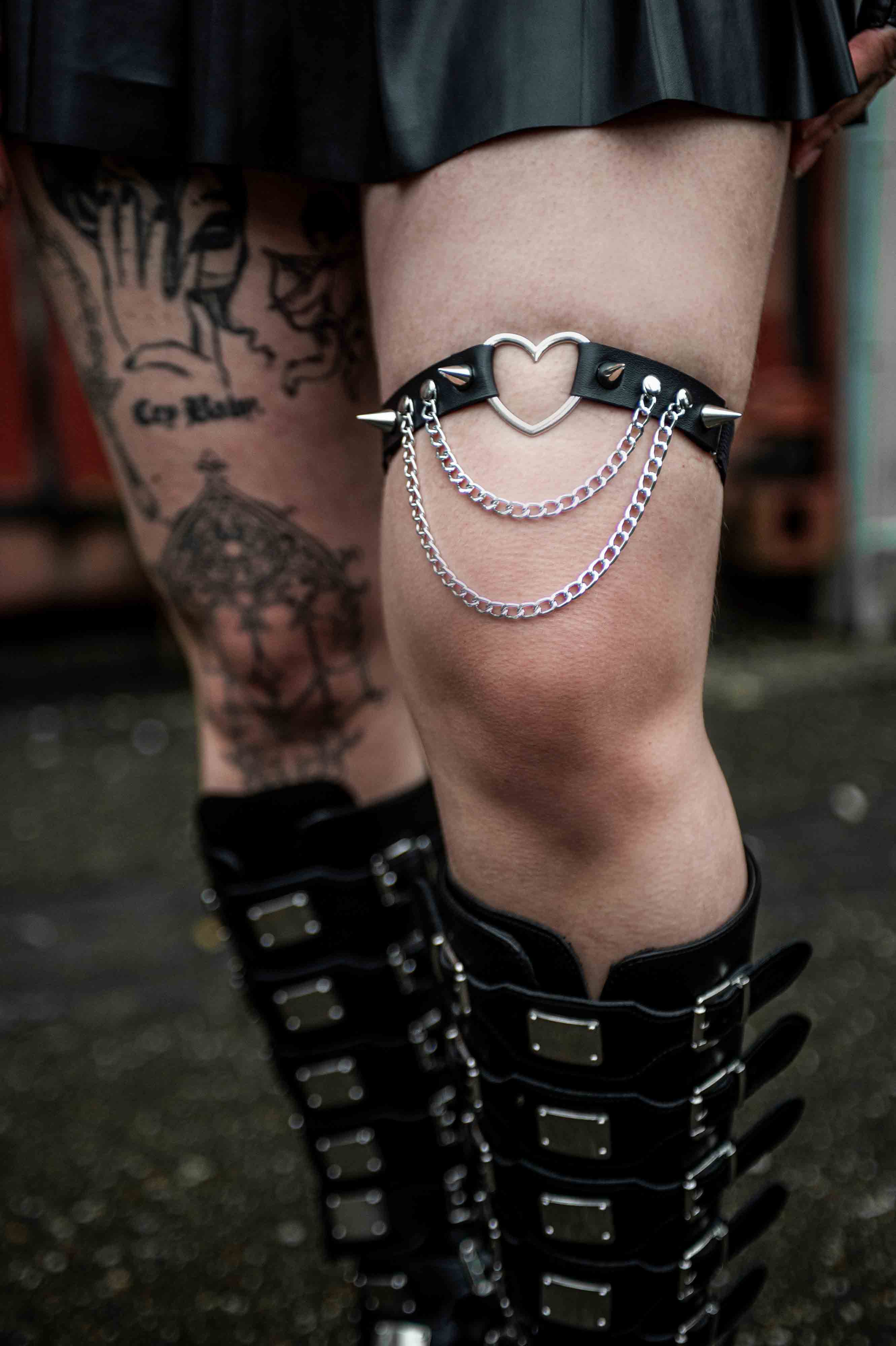 rave beenharnas hart met ketting model