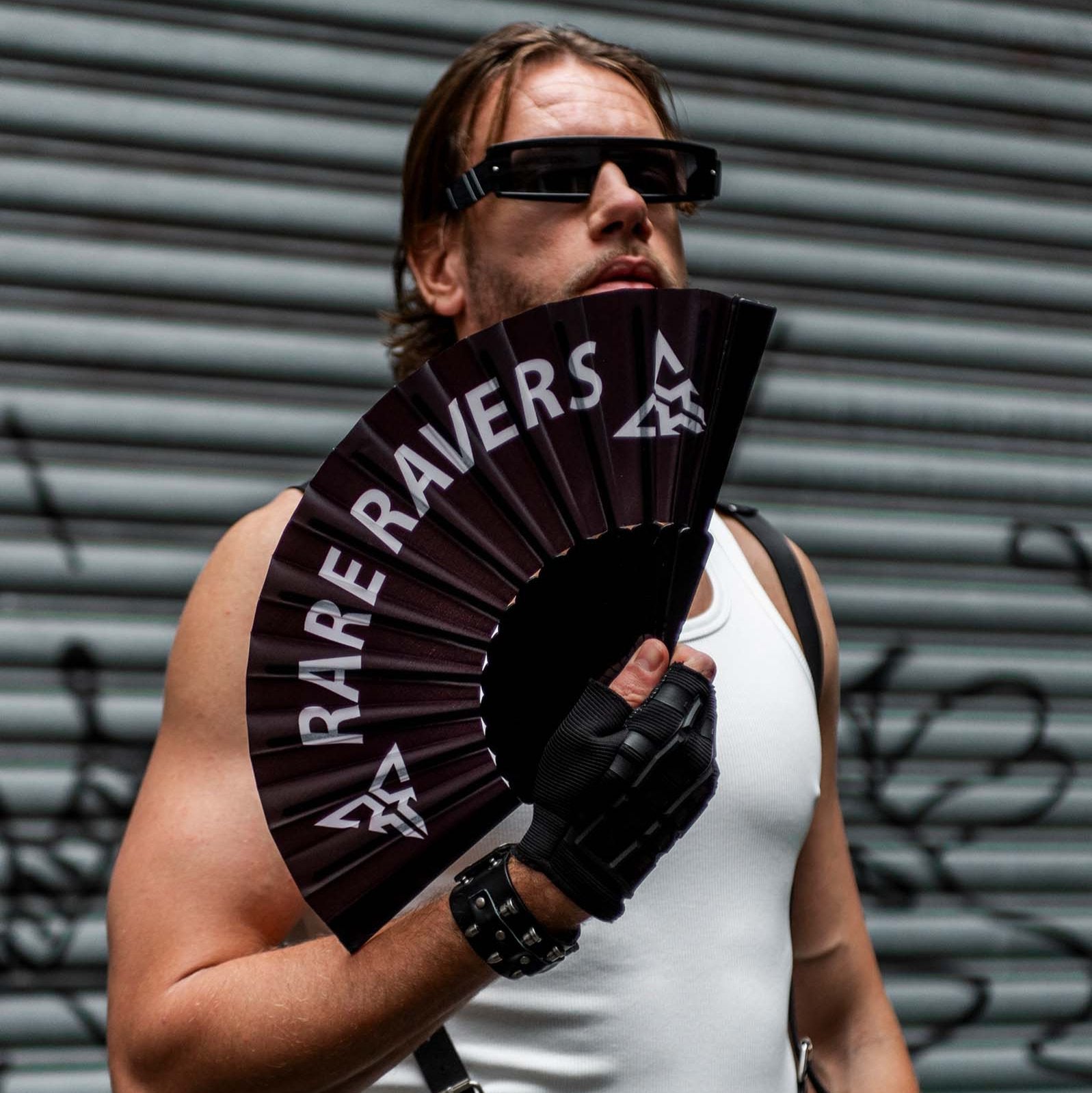 Zwart met witte festival waaier van RARE RAVERS