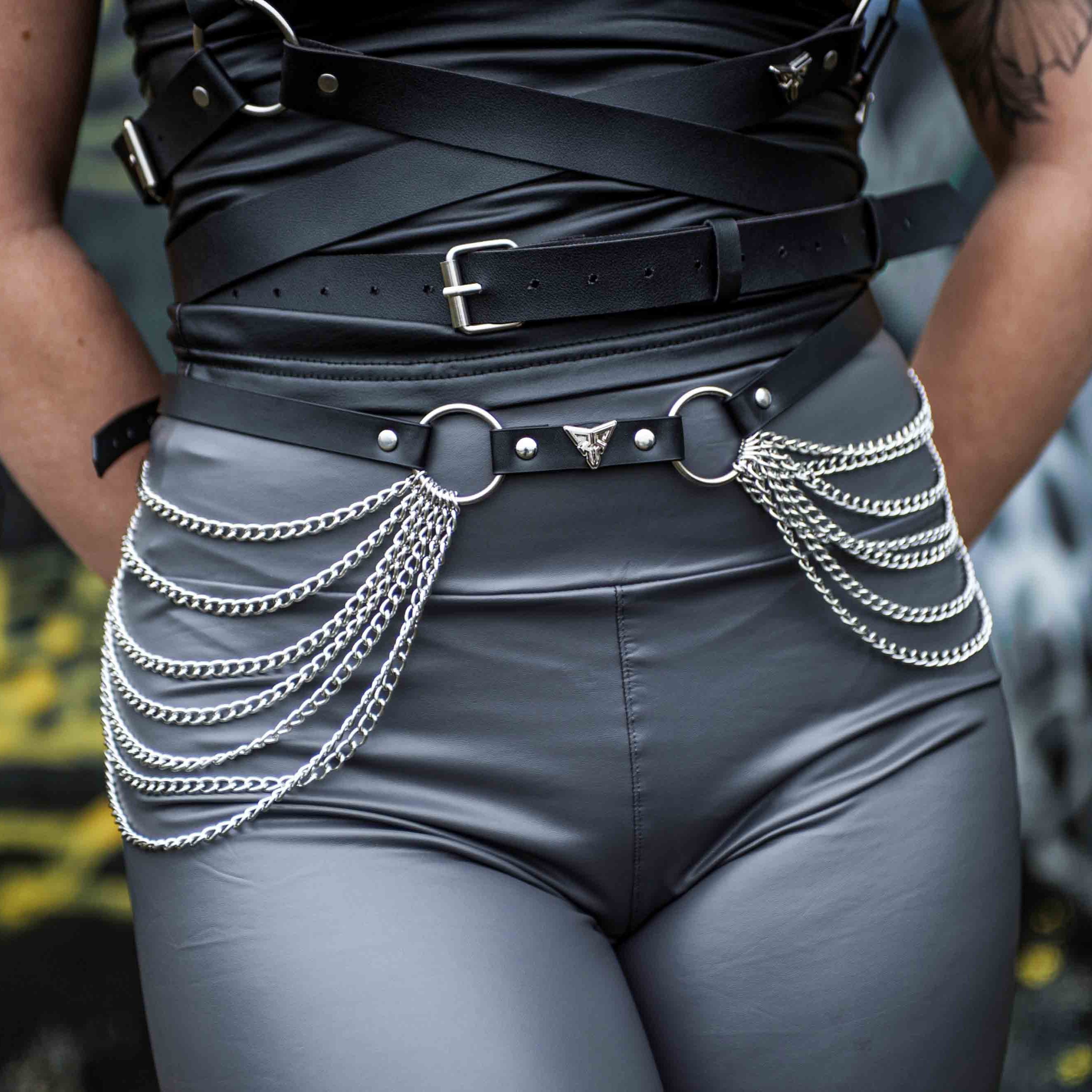 zwarte rave buikketting 'RRH17' met kettingen voorkant