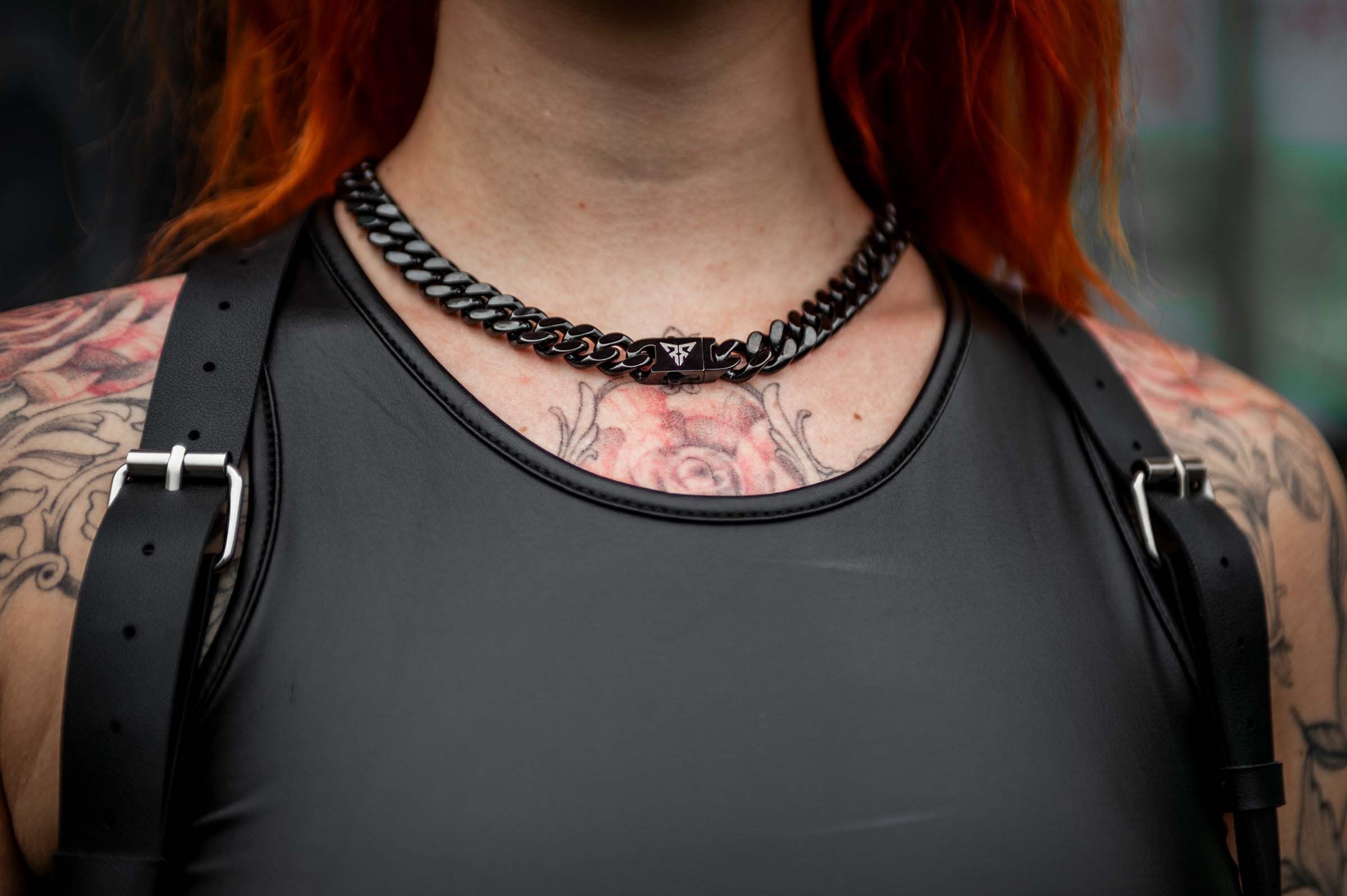 model met rave ketting cuban chain zwart 12mm