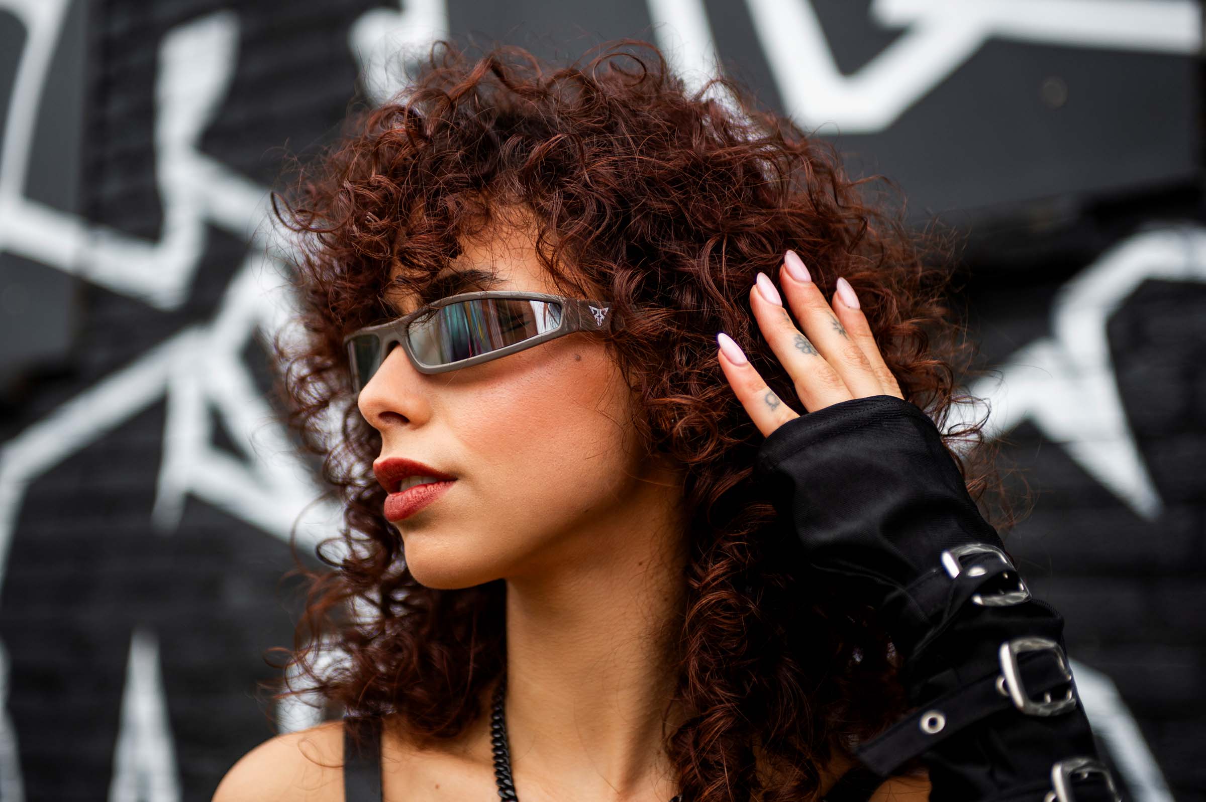 bruine rave bril Vesper met spiegelglazen voor festivals zijkant