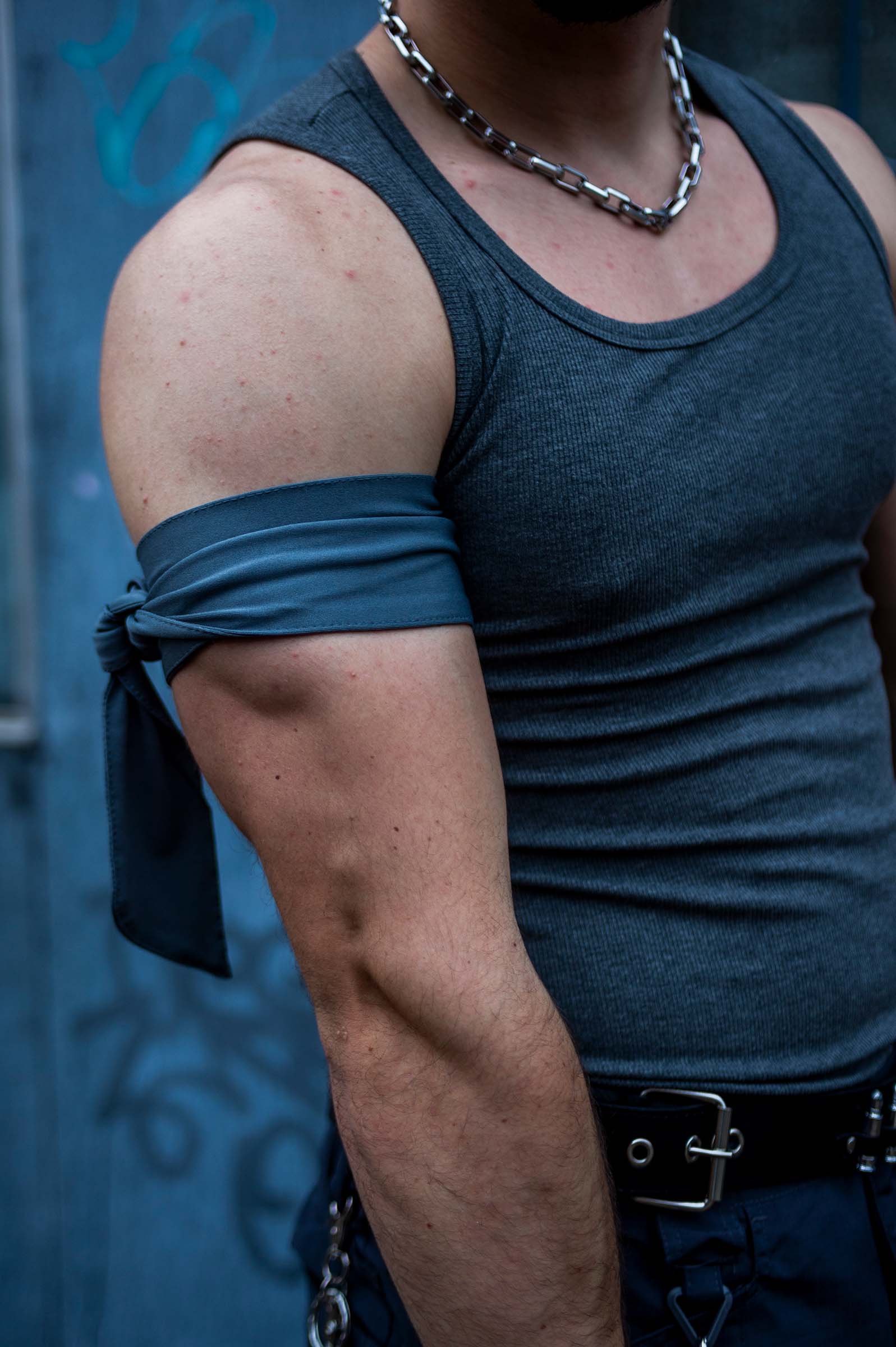 grijze zweetband/armband stof voor raves2