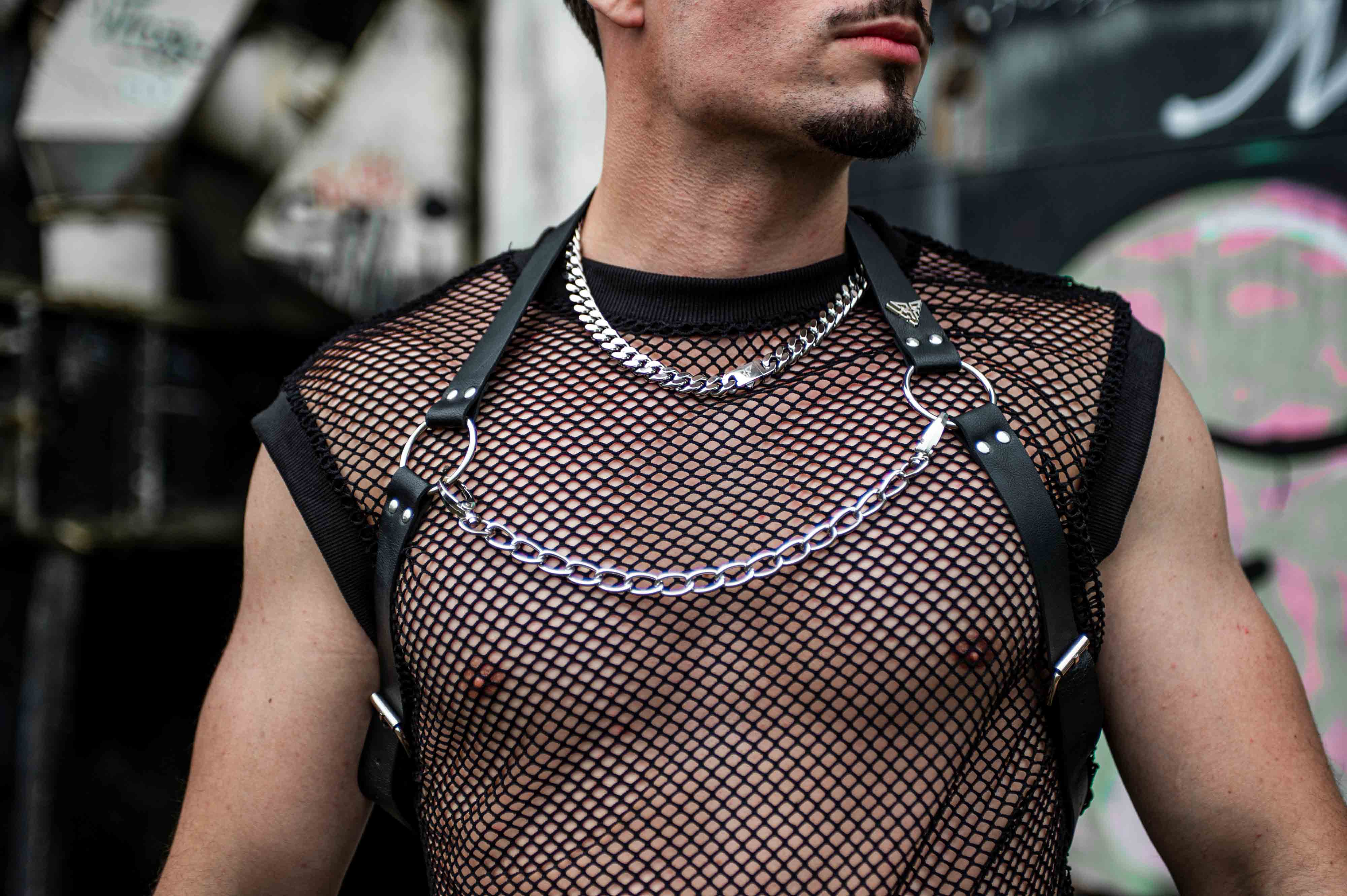 rave harnas PU-leer met zilveren ketting man festival