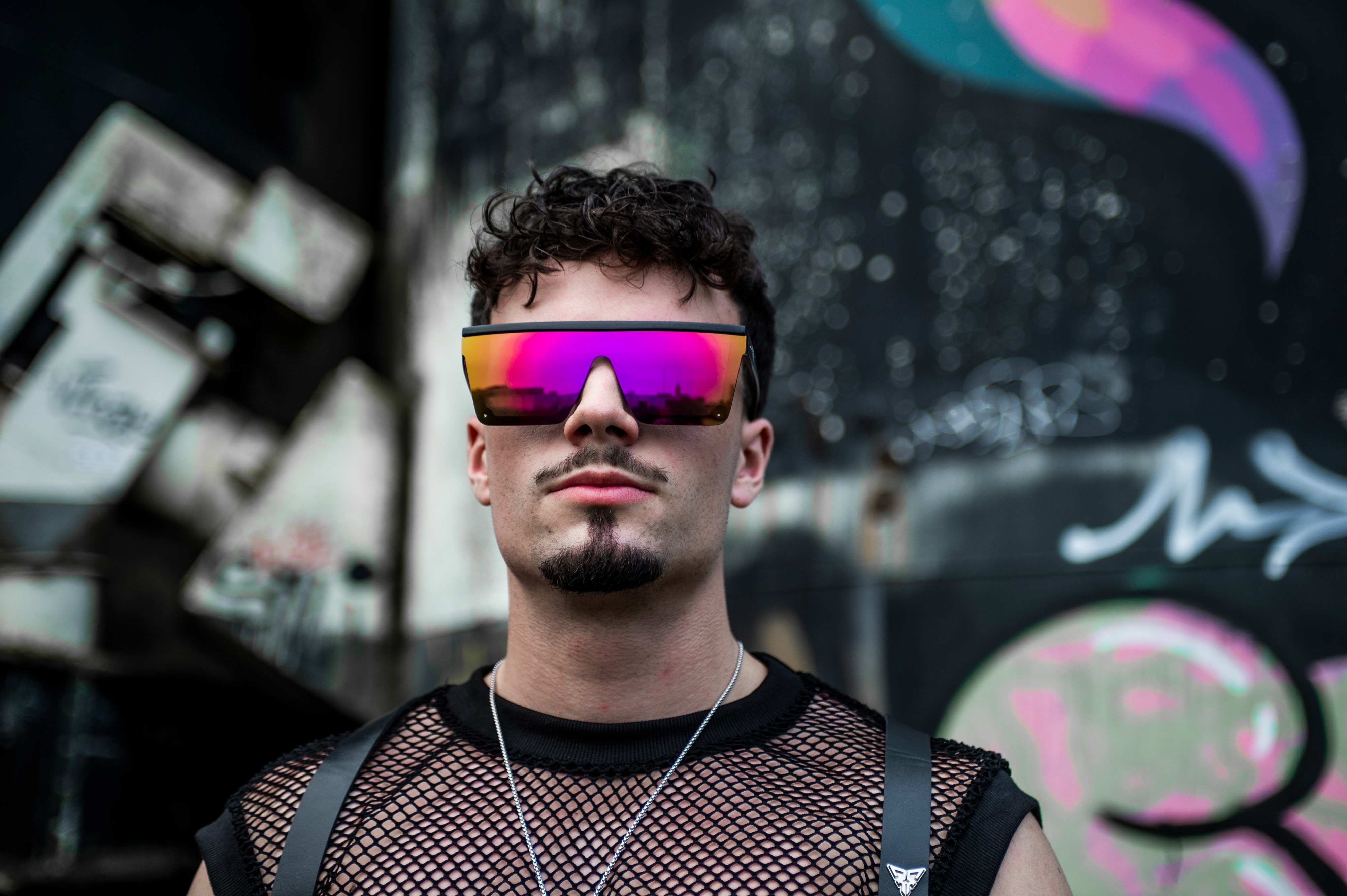 Paarse rave zonnebril spiegelglas 'Nova' festival model 2