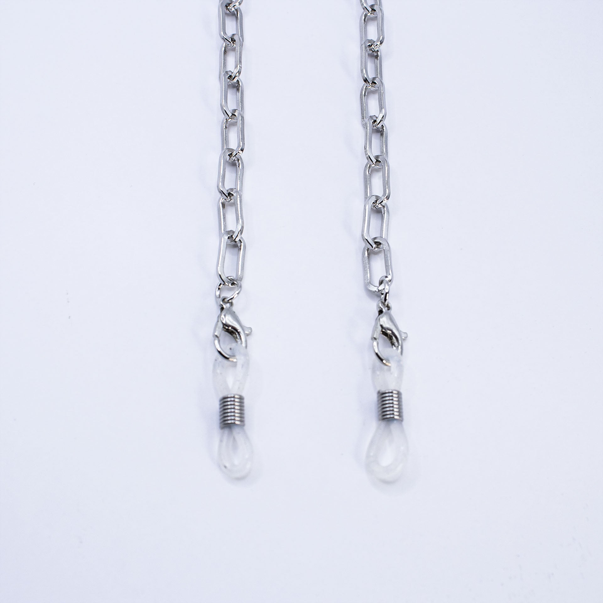 close up schakel en sluiting zilveren brillenketting 'paperclip'