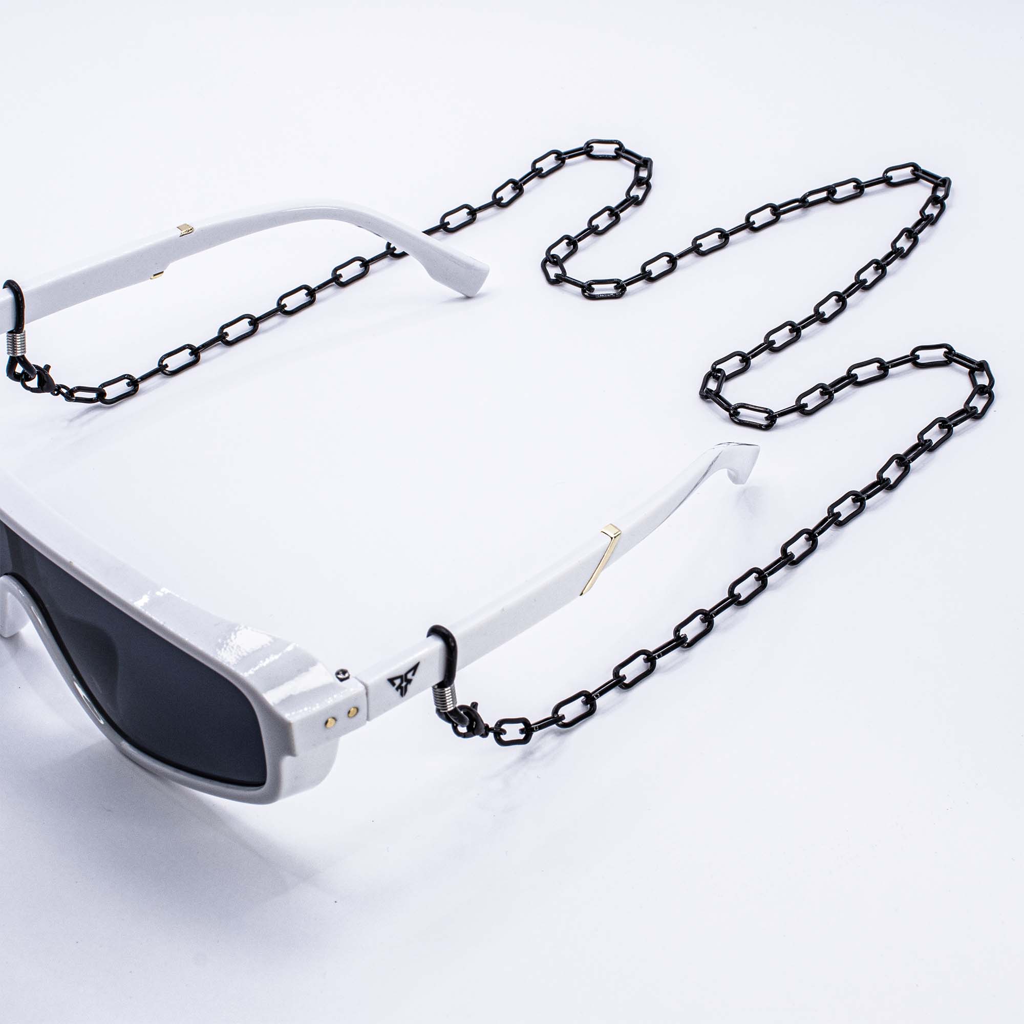 zwarte brillenketting 'paperclip' aan witte rave bril