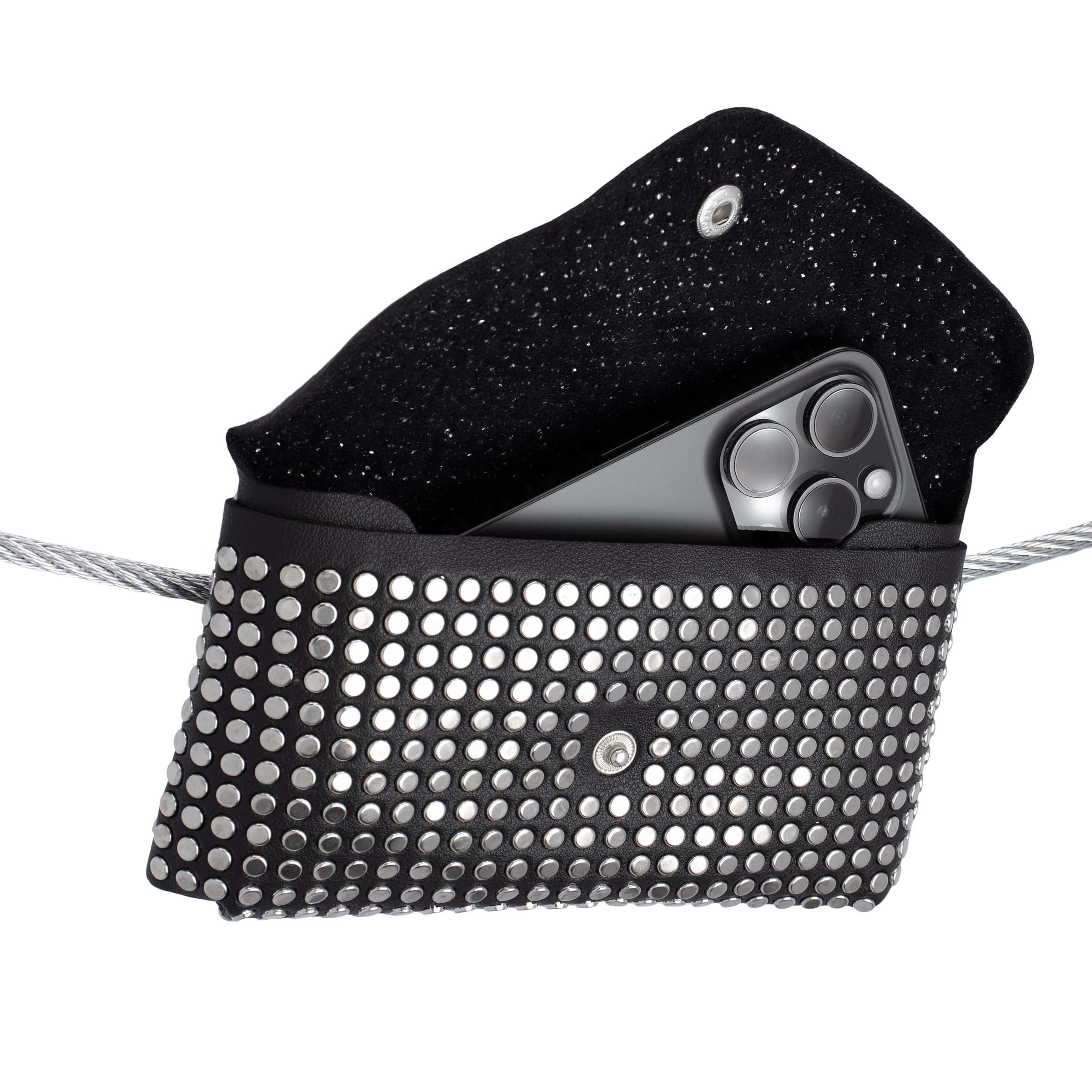 fancy raver tasje close up telefoon