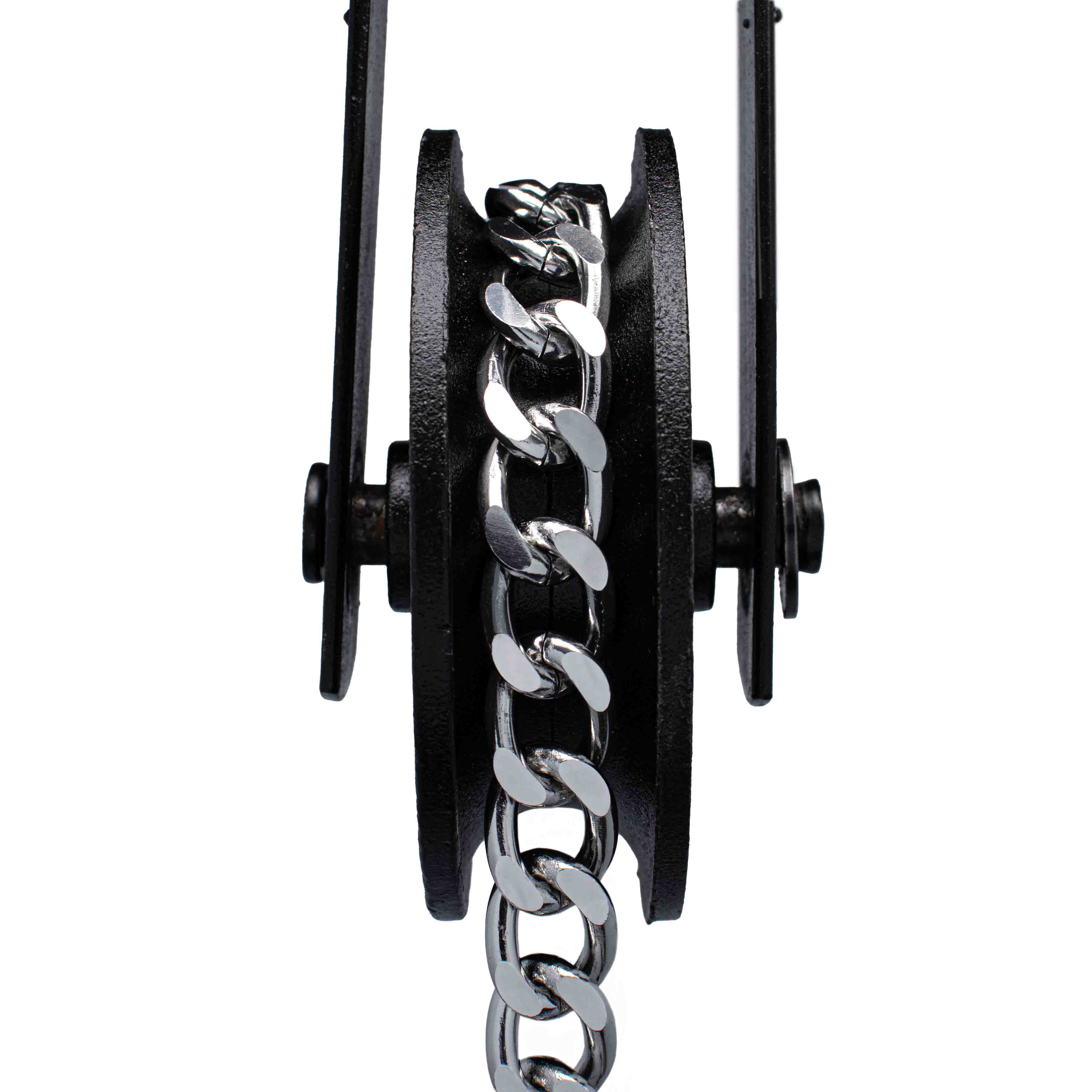 Zilveren cubaanse ketting. Close up