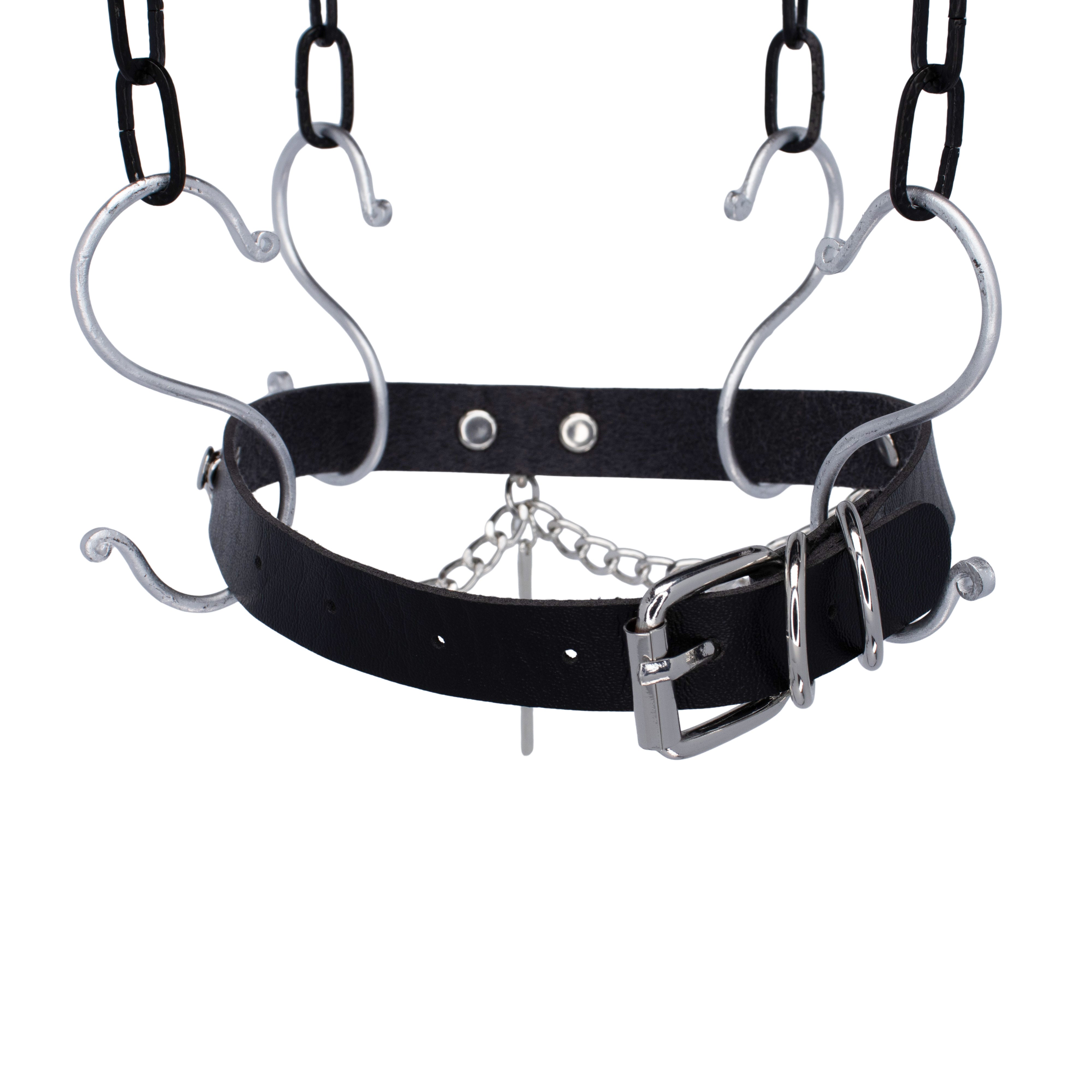 Choker PU-leer met zilveren kruis. achterzijde