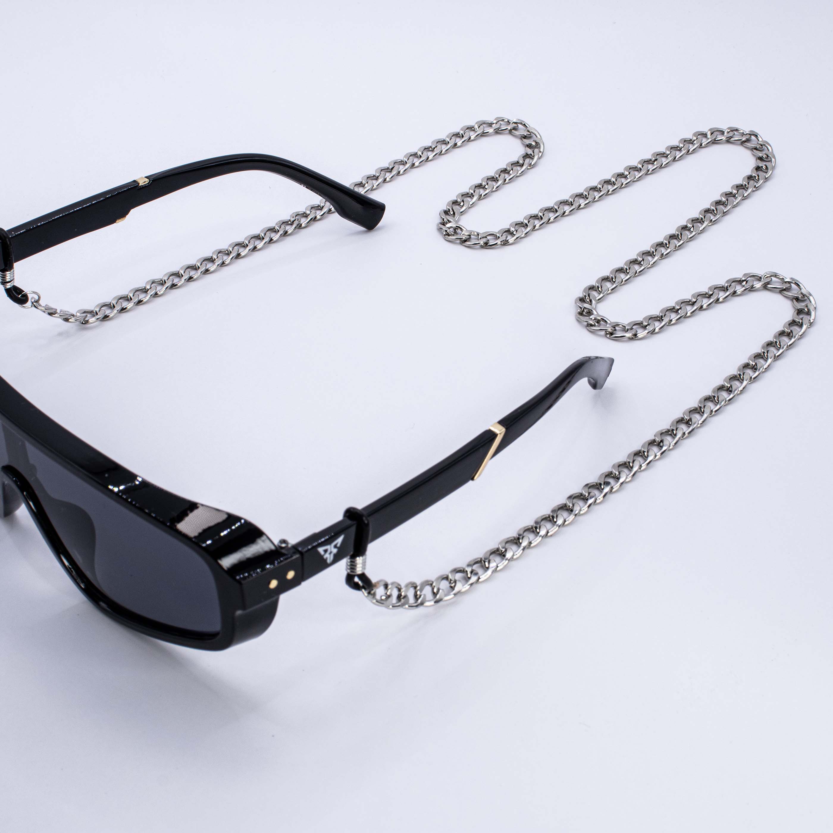 zilveren brillenketting 'cuban chain' aan zwarte rave bril