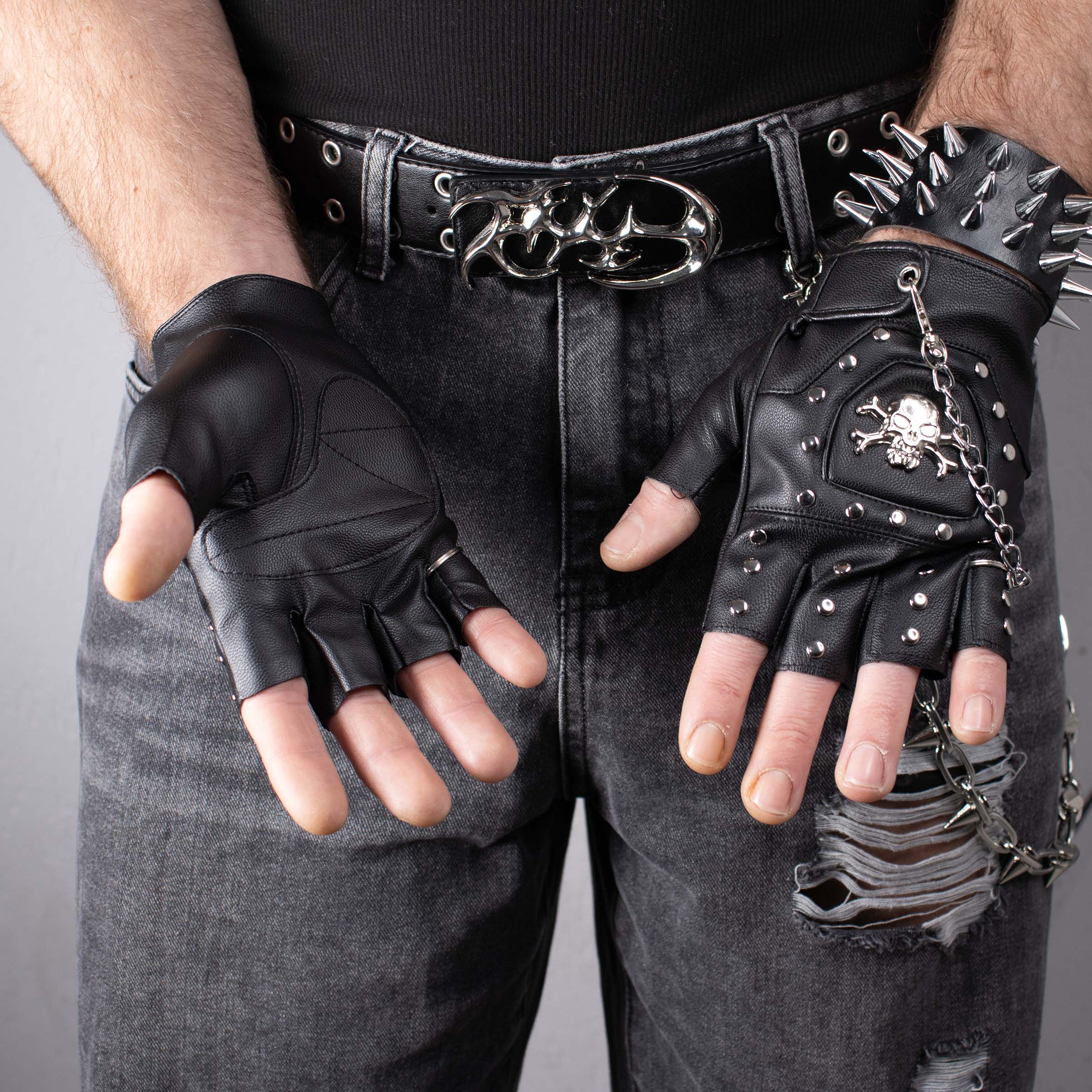 model met black skull vingerloze rave handschoenen binnenkant