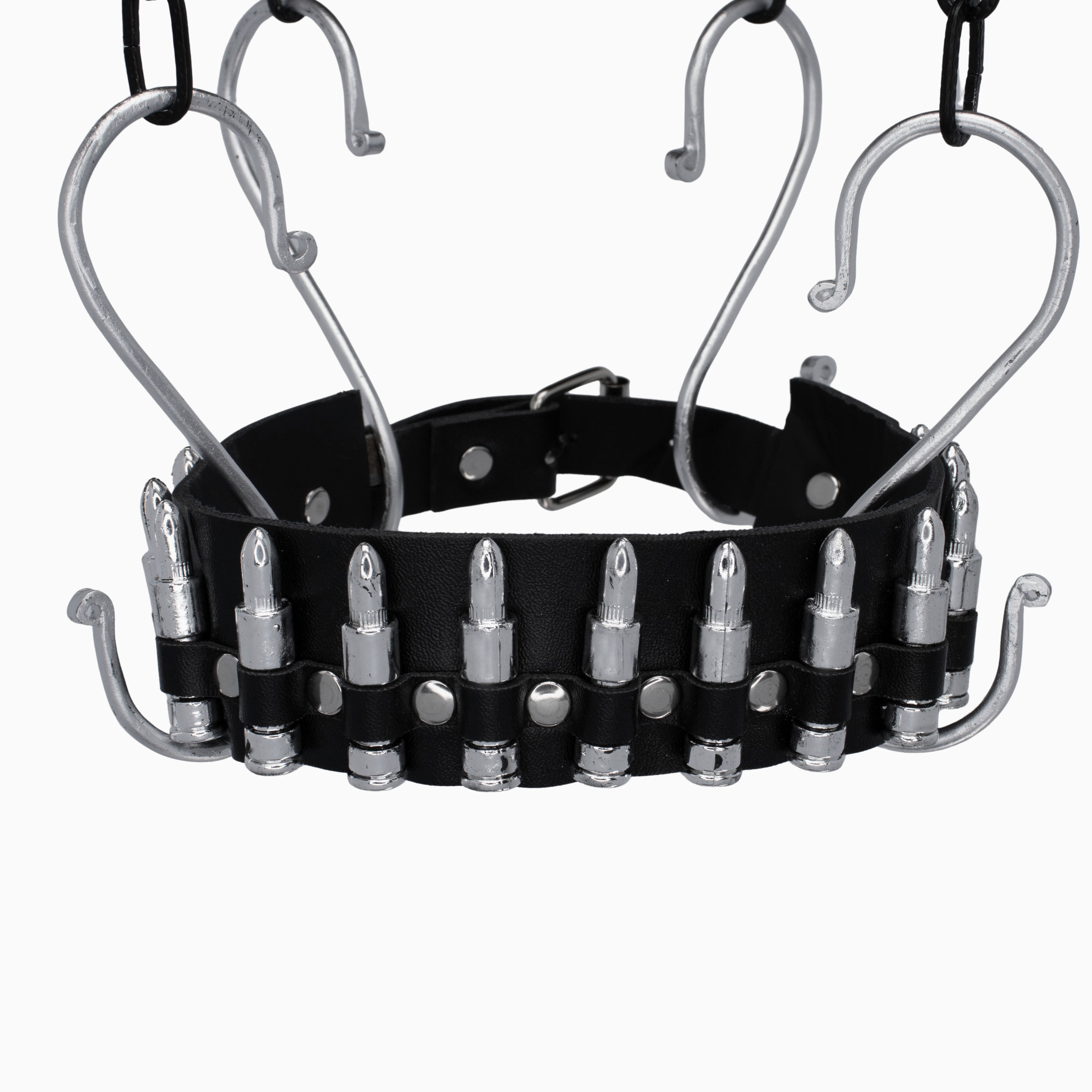 Zwarte PU-leren choker met zilveren metalen details en kogels, verstelbaar design geïnspireerd door legeruitrusting. Perfect voor unisex rave outfits en festivals.

Schuin van boven